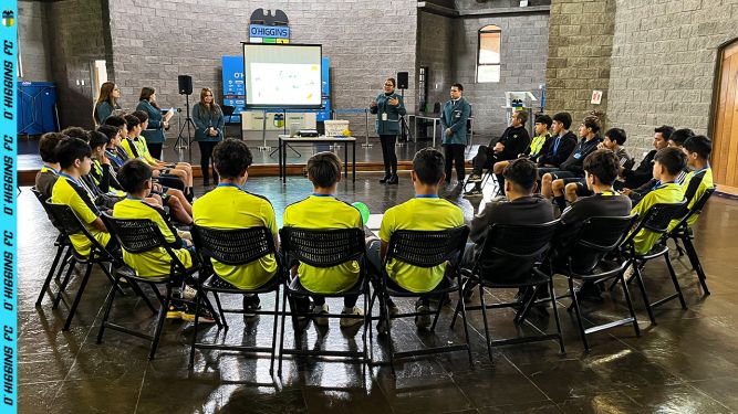 Fútbol Joven celeste participa de un taller psicopedagógico