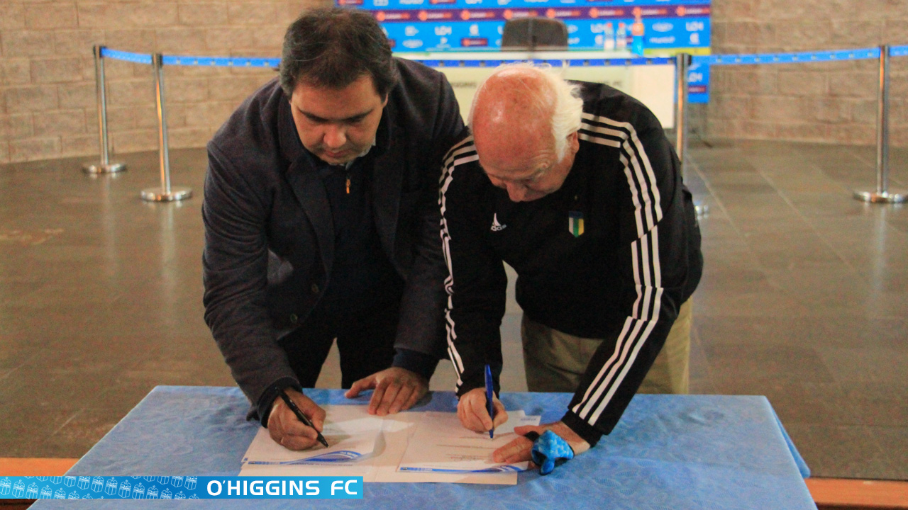 Juan Carlos Abud y Pablo Hoffmann firmando el convenio de colaboración mutua